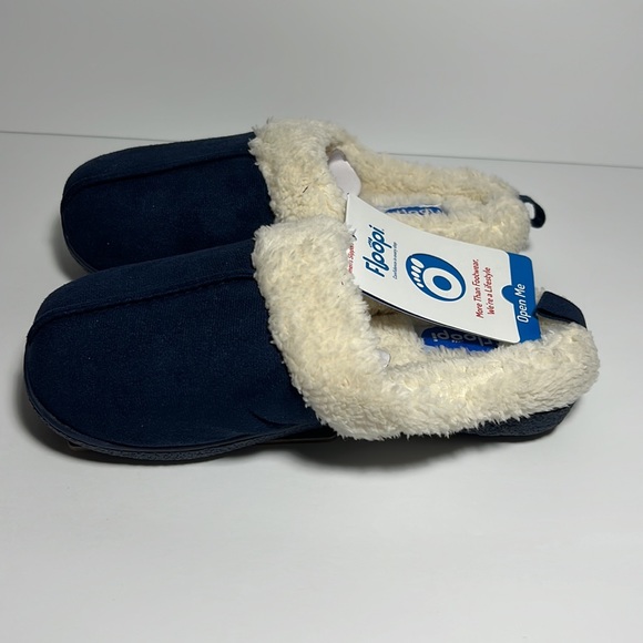 Flopping Navy Slippers - Picture 2 of 5